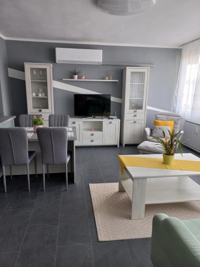Ferienwohnung Krisztina Apartman Salgótarján Exterior foto