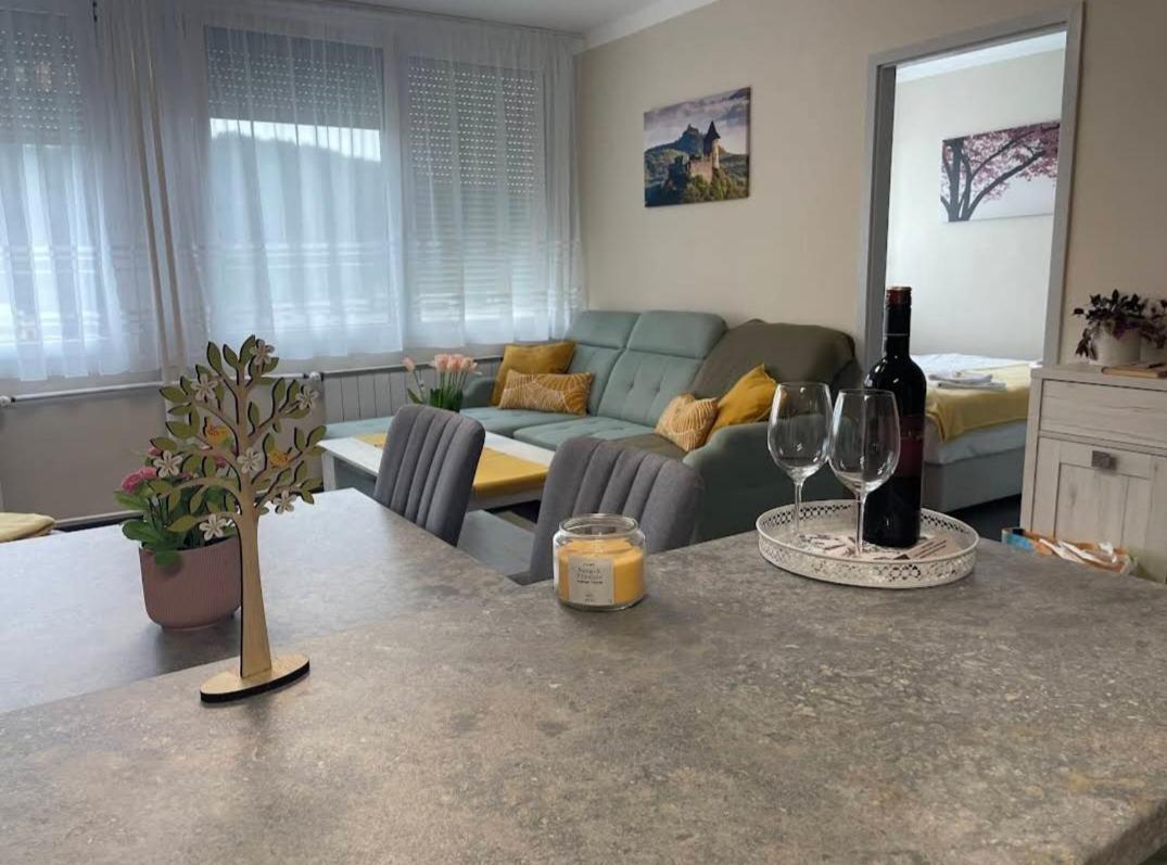 Ferienwohnung Krisztina Apartman Salgótarján Exterior foto